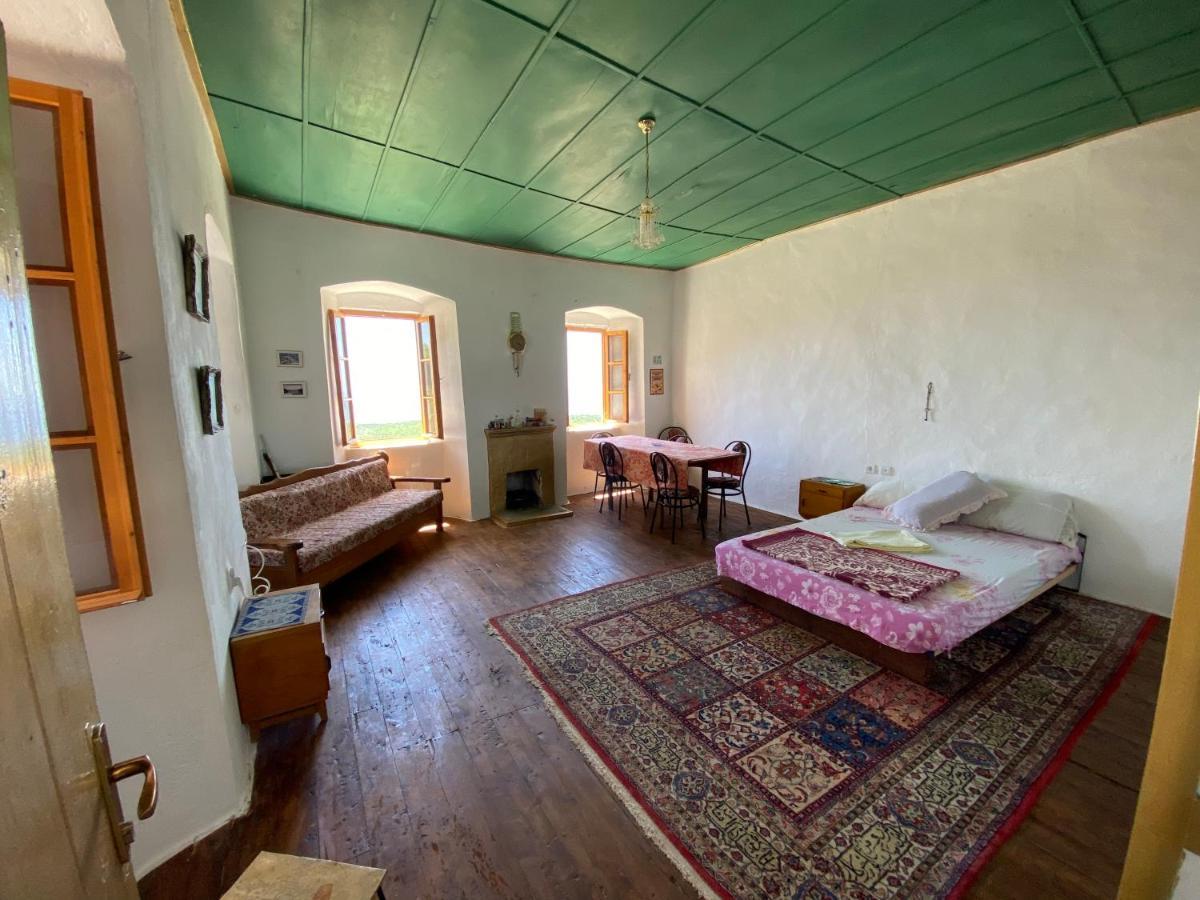Shotgun Hostel & Guesthouse Vuno Exterior photo