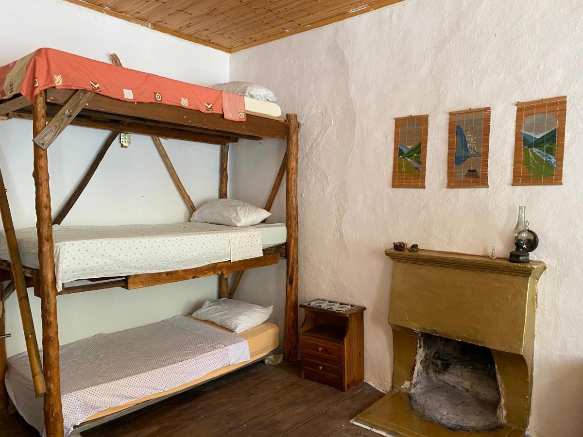 Shotgun Hostel & Guesthouse Vuno Exterior photo