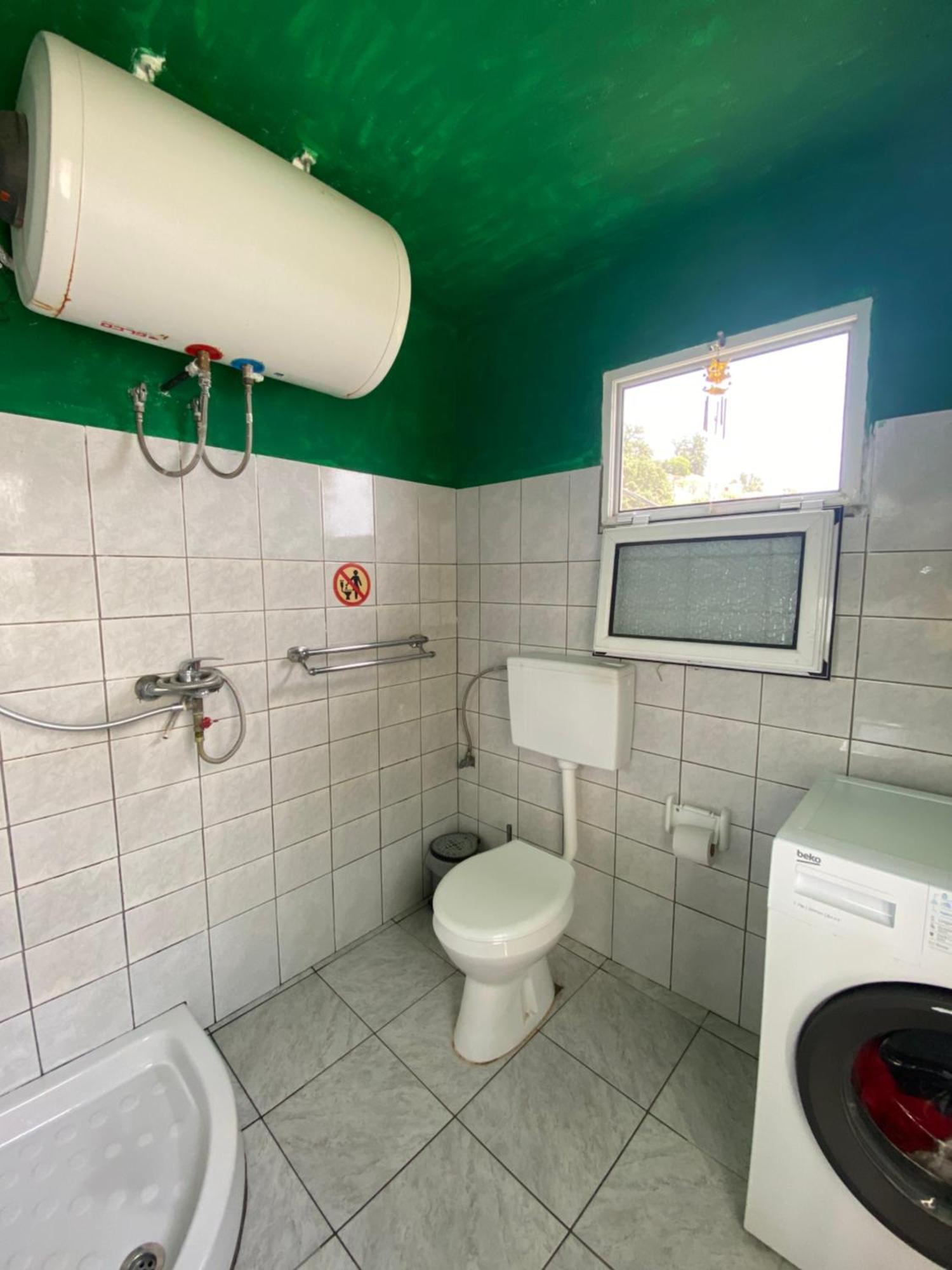 Shotgun Hostel & Guesthouse Vuno Exterior photo